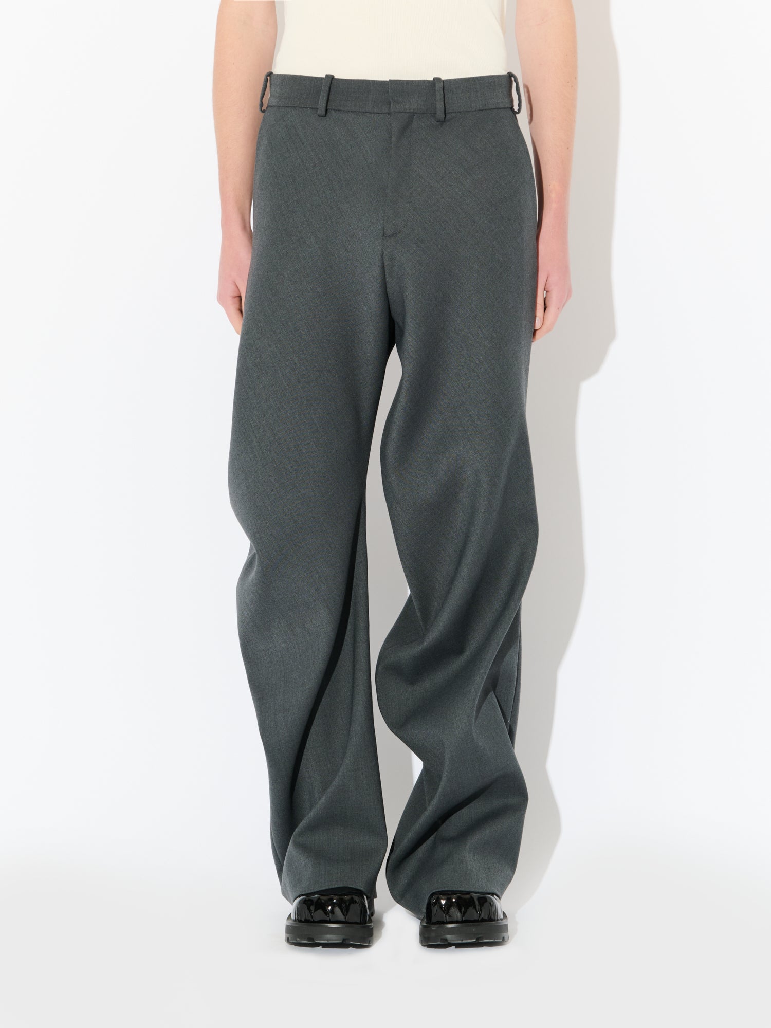 052030402_GREY_1